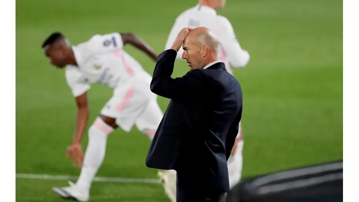 Zidane en la banca del Real Madrid