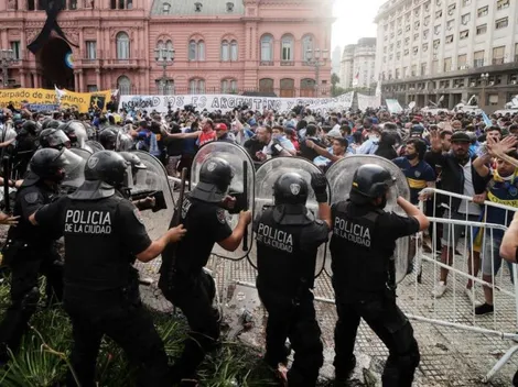 Fanáticos causan disturbios en el velorio de Diego Maradona