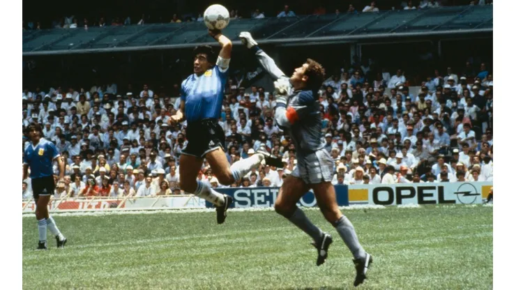 Diego Maradona, Peter Shilton y "La Mano de Dios" en México 86.