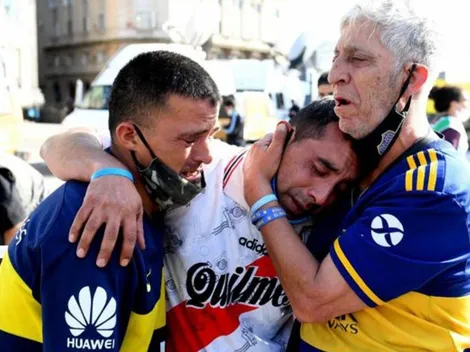 Emotivo: hinchas de Boca y River se abrazan para llorar al Diego