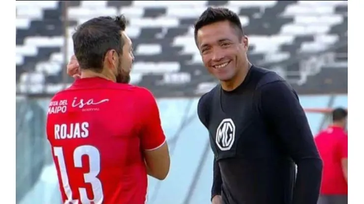 El portero suplente se mostró risueño junto a Pepe Rojas tras la derrota.