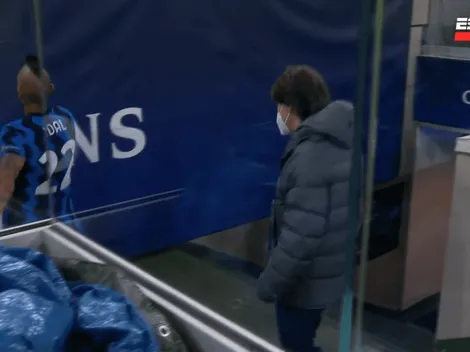 La furia de Vidal: pateó un lienzo tras su expulsión