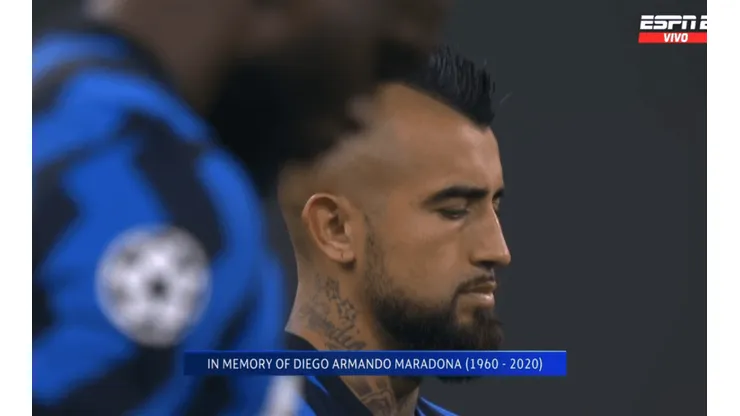 Arturo Vidal y el minuto de silencio por Maradona.