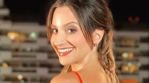 La actriz no podía creer su error mientras seguían con el live