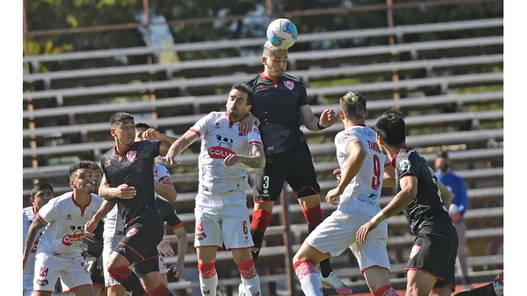 Valdivia tiene un duelo vital este viernes ante Ñublense.