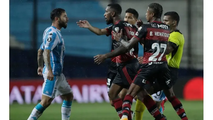Mena fue uno de los mejores en Racing ante Flamengo