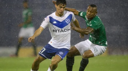 Pablo Galdames jugó todo el partido en la lluviosa noche de Buenos Aires