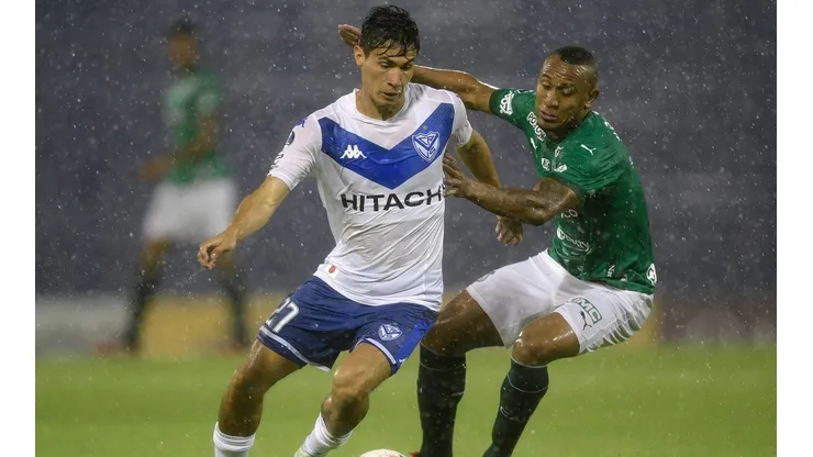 Pablo Galdames jugó todo el partido en la lluviosa noche de Buenos Aires