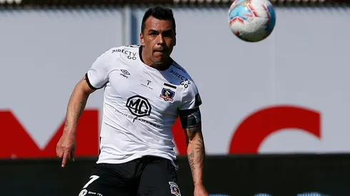 Esteban Paredes se lesionó el pie izquierdo y ahora deberá definir su continuidad en Colo Colo