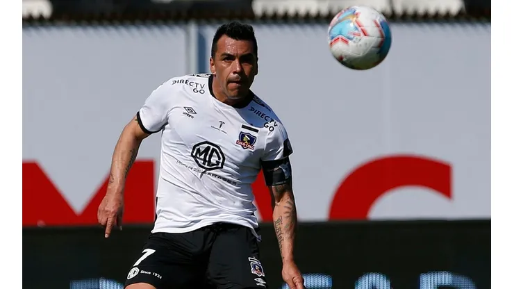 Esteban Paredes se lesionó el pie izquierdo y ahora deberá definir su continuidad en Colo Colo