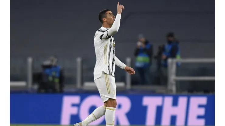 Cristiano Ronaldo dedica al cielo su golazo ante el Ferencvaros