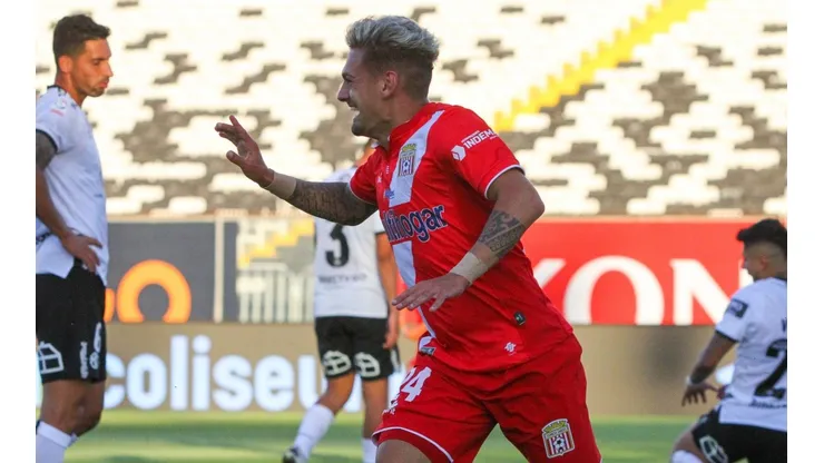 Curicó Unido le dio otra palada a Colo Colo en el Monumental.