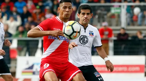 Colo Colo quiere salir del fondo de la tabla ante Curicó Unido en el Estadio Monumental.