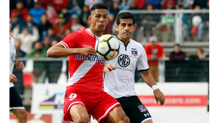 Colo Colo quiere salir del fondo de la tabla ante Curicó Unido en el Estadio Monumental.