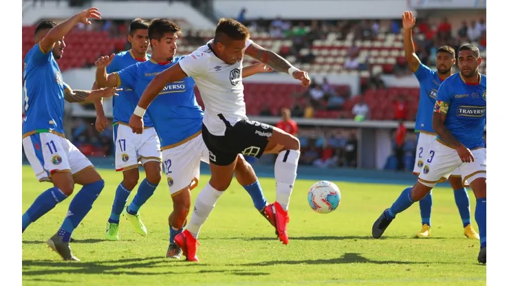 Javier Parraguez volverá a ser titular en Colo Colo después de la grave lesión sufrida por Esteban Paredes
