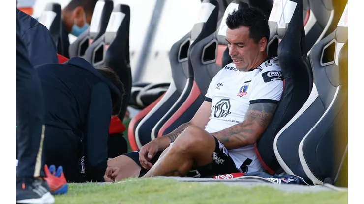Esteban Paredes ante Audax Italiano recibe un golpe en su pie izquierdo
