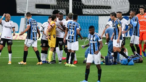 Araos vio todo el partido desde el banquillo de suplentes.