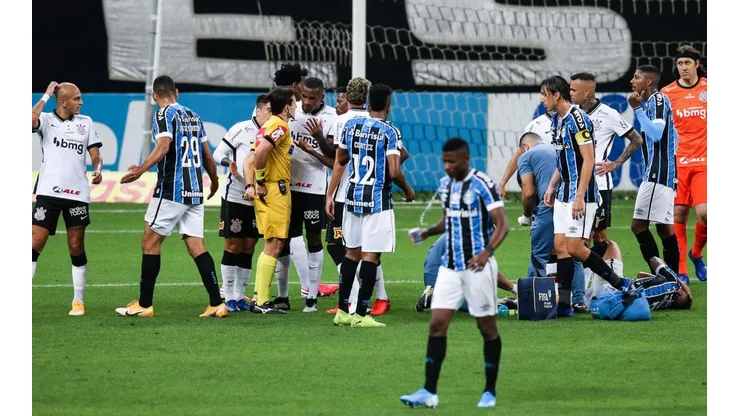 Araos vio todo el partido desde el banquillo de suplentes.