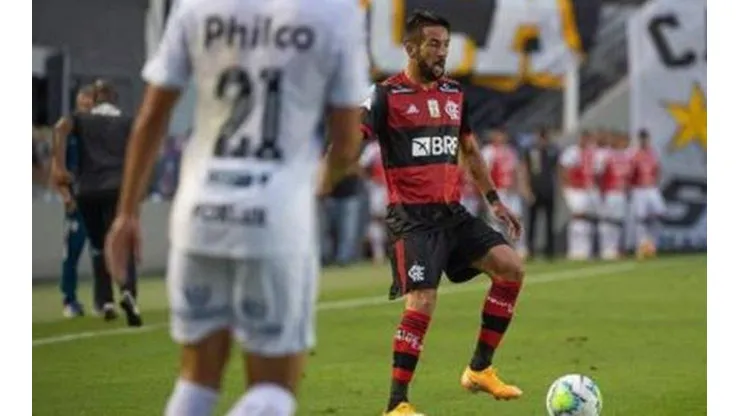 Mauricio Isla, líder de asistencias en Brasil con el Flamengo.