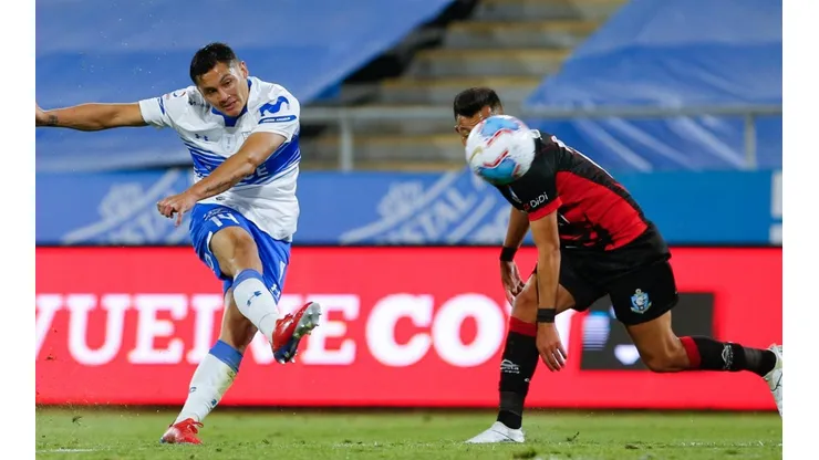 Juan Fuentes tuvo su estreno goleador ante los Pumas en San Carlos de Apoquindo.