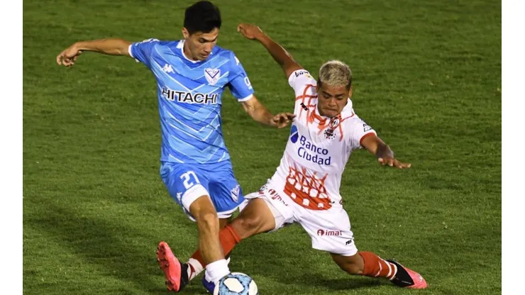 El volante chileno sigue sumando minutos en Argentina.