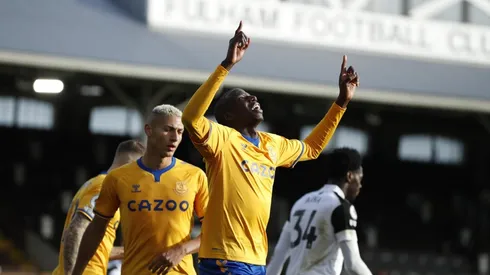 Abdoulaye Doucoure festeja su tanto ante el Fulham