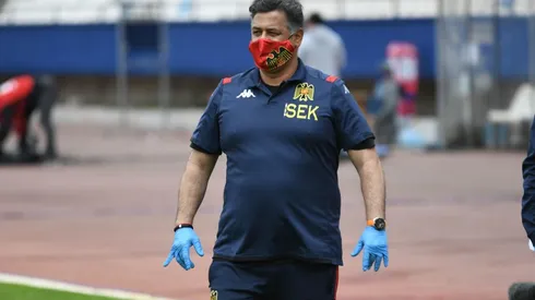 Ronald Fuentes en la banca de Unión Española