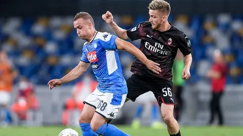 Napoli y Milan juegan por la punta de la tabla.