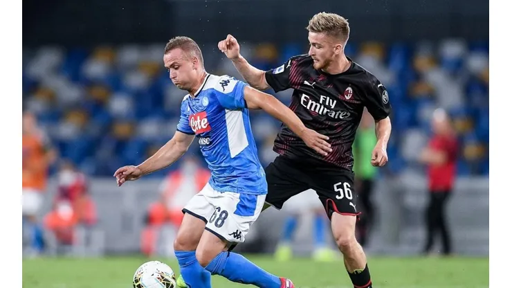 Napoli y Milan juegan por la punta de la tabla.