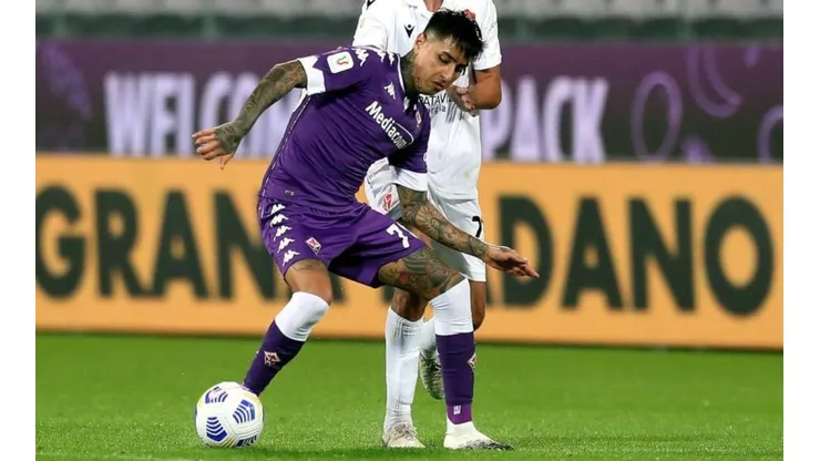 Erick Pulgar sumó algunos minutos en la derrota ante Benevento