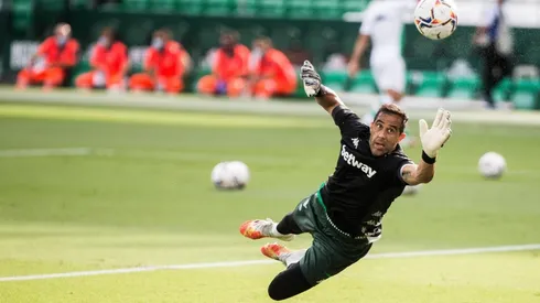 El portero chileno será titular este lunes por La Liga.