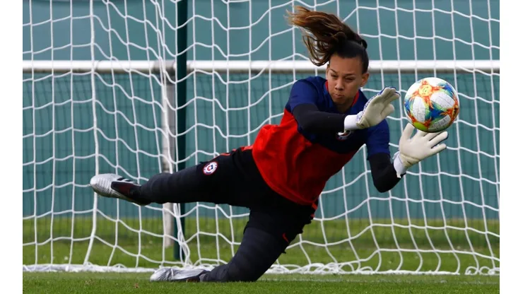 Tiane Endler lidera la nómina de Chile para los amistosos contra Zambia.