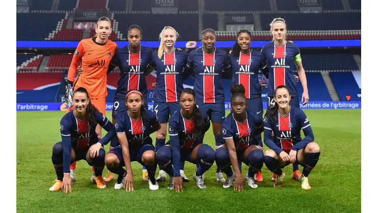 Tiane Endler y la formación titular del PSG femenino contra Olympique de Lyon.