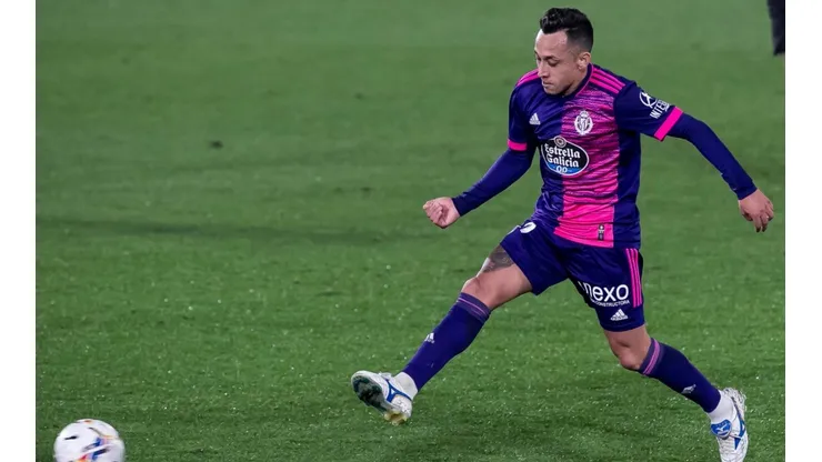 Fabián Orellana defendiendo al Real Valladolid
