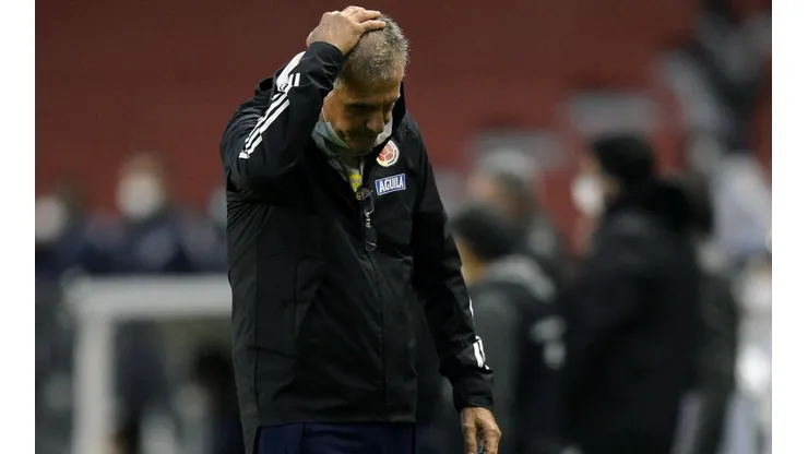 Carlos Queiroz deja la banca de Colombia tras la goleada de Ecuador.
