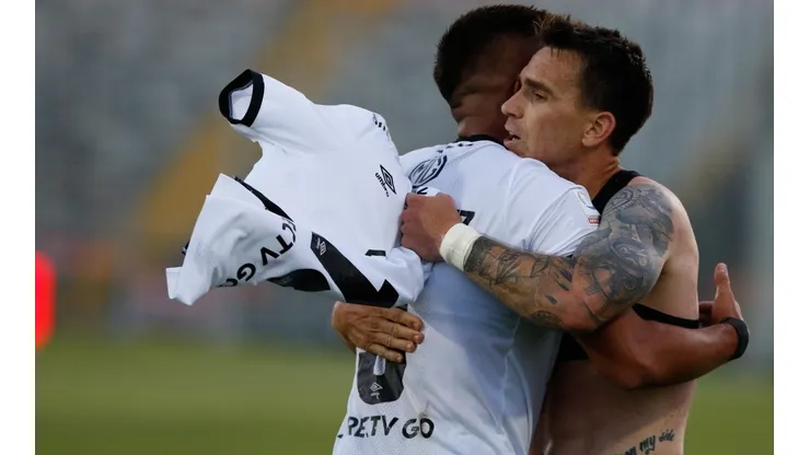 Pablo Mouche festeja su gol y el triunfo de Colo Colo contra Audax.