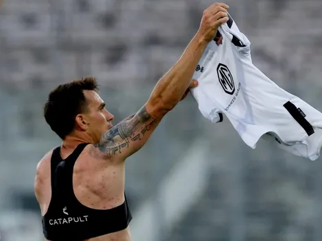 ¿Palo a ByN? Mouche muestra su camiseta hacia los palcos