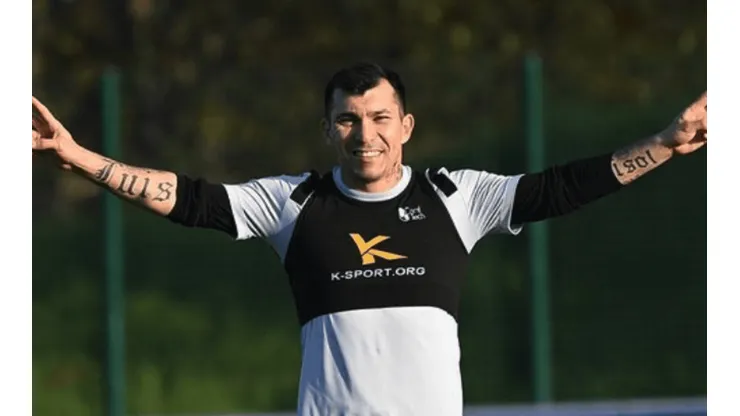 Medel ya entrena con Bologna y prepara su regreso a las canchas