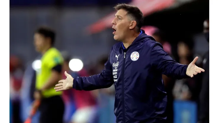 Eduardo Berizzo ante Bolivia en el Defensores del Chaco