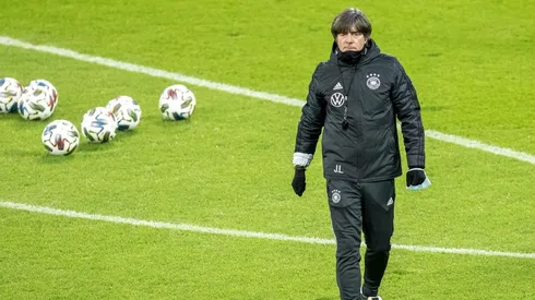 Löw seguirá como estratega de la Mannschaft.