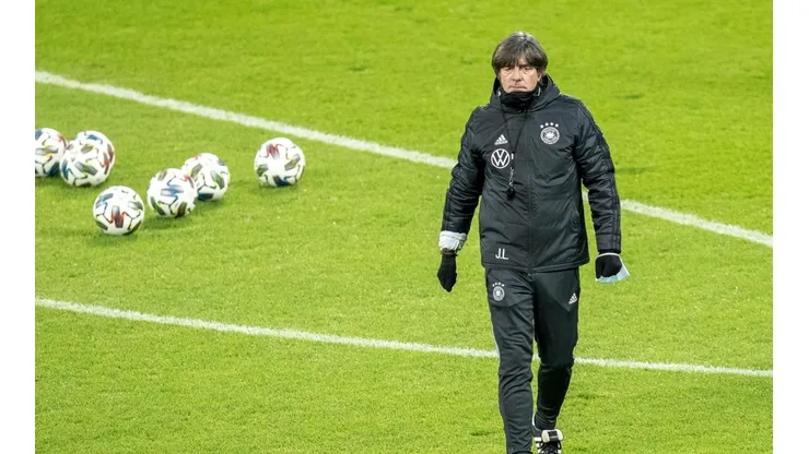 Löw seguirá como estratega de la Mannschaft.