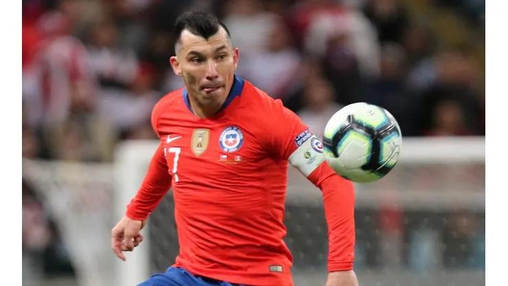 Gary Medel levanta a distancia a la Roja tras la derrota ante Venezuela.