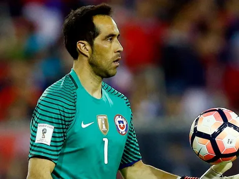 "Claudio Bravo es el mejor arquero de la historia de Chile"