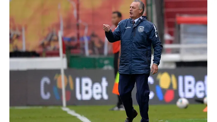 Gustavo Alfaro ante Colombia