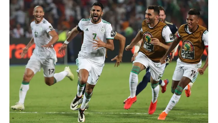 Riyad Mahrez clasificó a Argelia a la próxima Copa Africana de Naciones con un golazo de antología ante Zimbabue