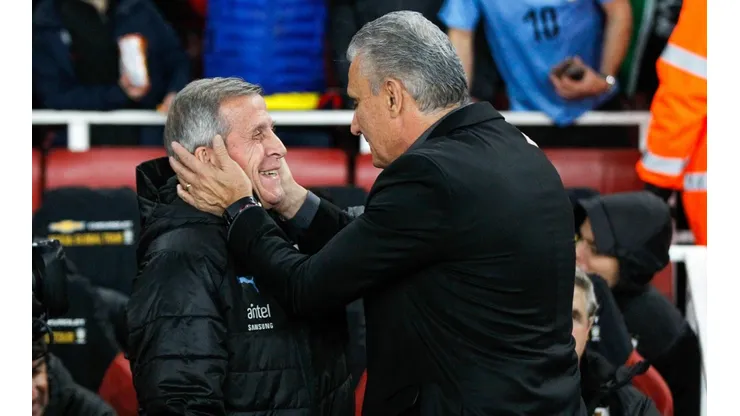 Tite saluda cariñosamente a Tabarez