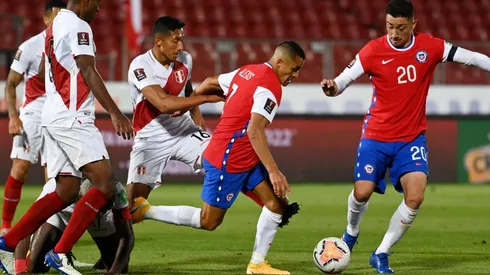 Alexis Sánchez jugó algunos minutos ante Perú y tuvo opción de anotar en el último partido de las Eliminatorias Sudamericanas para el Mundial de Qatar 2022
