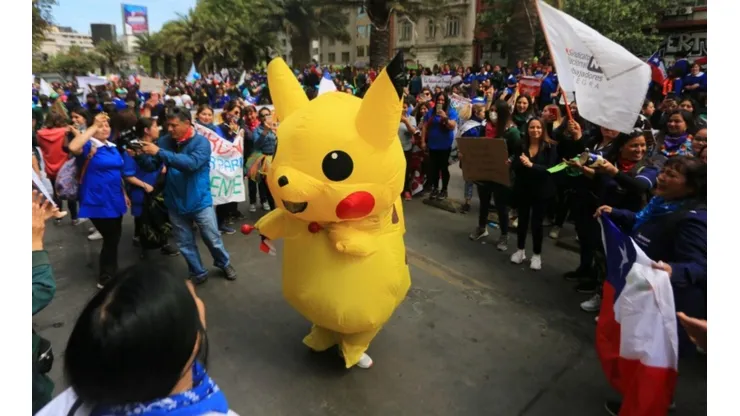 "Tía Pikachu" se hizo conocida en las manifestaciones tras el Estallido Social por bailar.