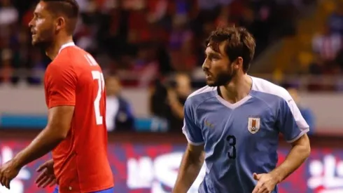 Matías Viña ante Chile en el Centenario