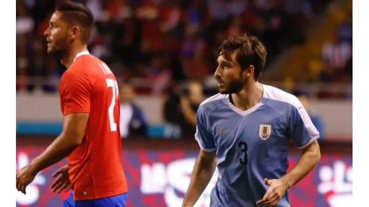Matías Viña ante Chile en el Centenario